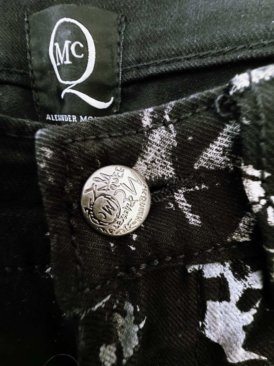 Alexander Mcqueen Jeans: ALEXANDER MCQUEEN Graffiti pants – Nuovo (secondo la descrizione) da Wermatswil venduto da Alkinoe 2