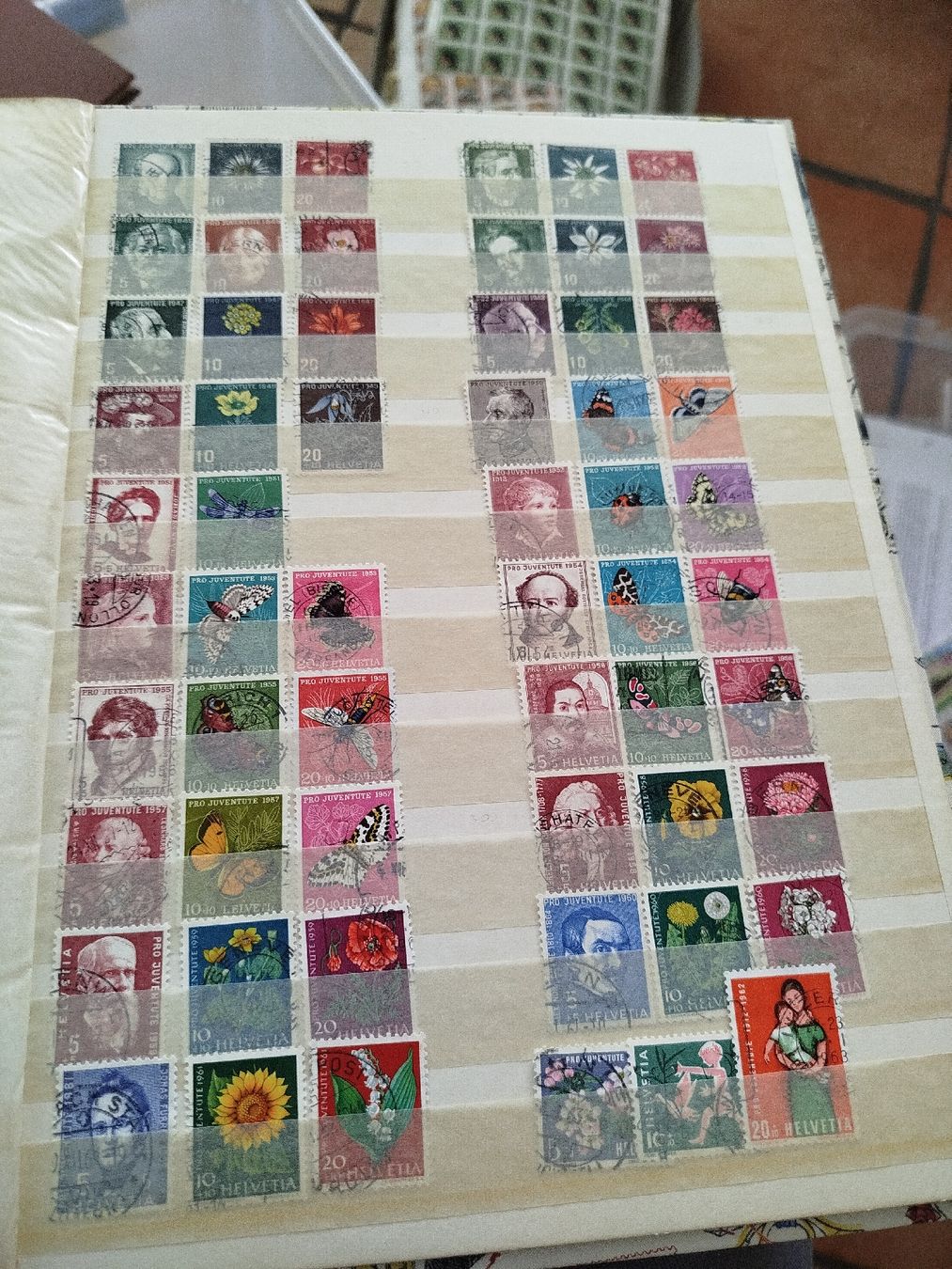 Tutti i francobolli: album de timbres suisses – Usato da Châtel St Denis venduto da Magil71 8