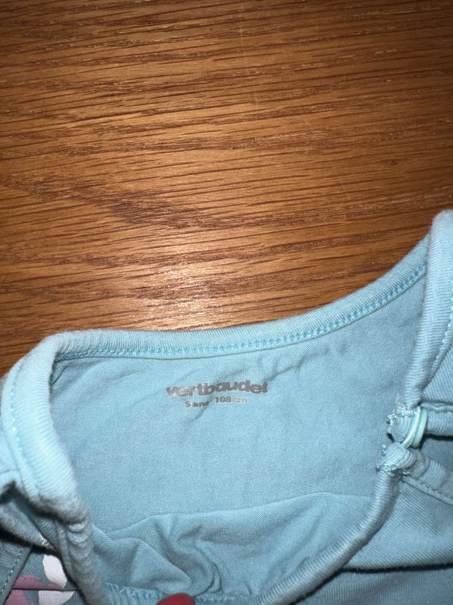 Blusen, T-Shirts & Tops: Vertbaudet Tanktop, hellblau mit Schmetterlingen, Gr. 5J – Gebraucht aus Wettingen von hak_52m8 1