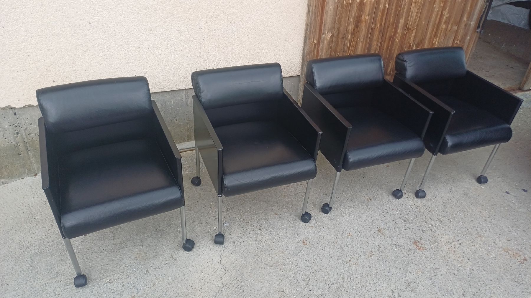 Sessel: 4 Sessel Rosenthal Einrichtung schwarz mit Rollen 47 – Gebraucht aus St. Gallen von DiesundDas. 1