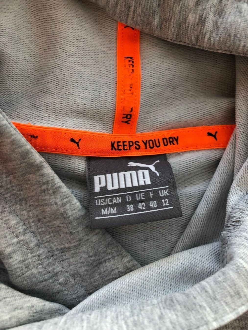 Puma Kleiderpakete: Puma Pullover und T-Shirt, Gr. 36/38 – Gebraucht aus Frick von skiblitz 2