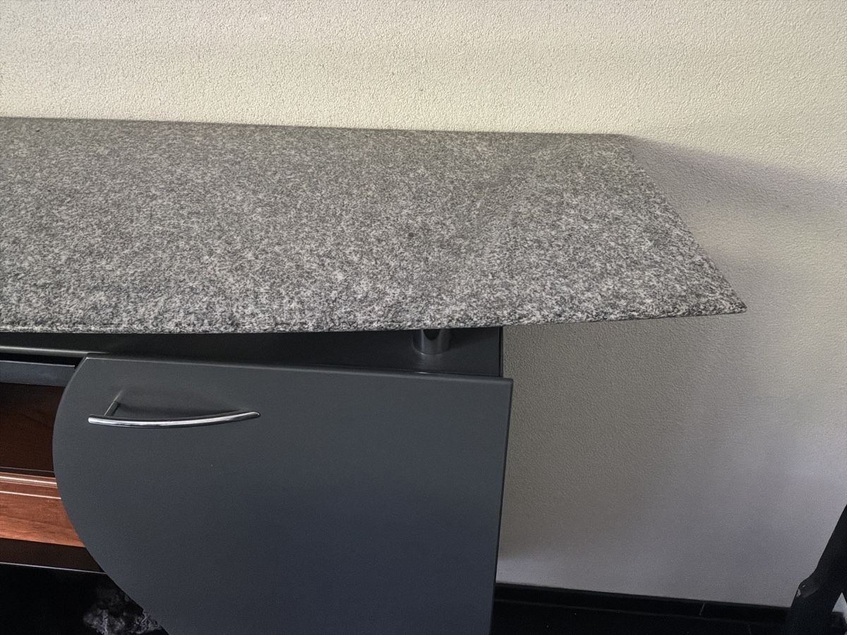 Credenze: Hochwertiges Sideboard Holz mit Granitplatte – Usato da Bremgarten AG venduto da Belana0 3