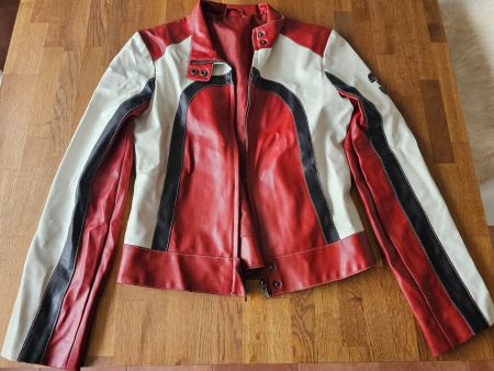 Rote Retro-Lederjacke im Rennstil, Grösse S, Top Zustand
