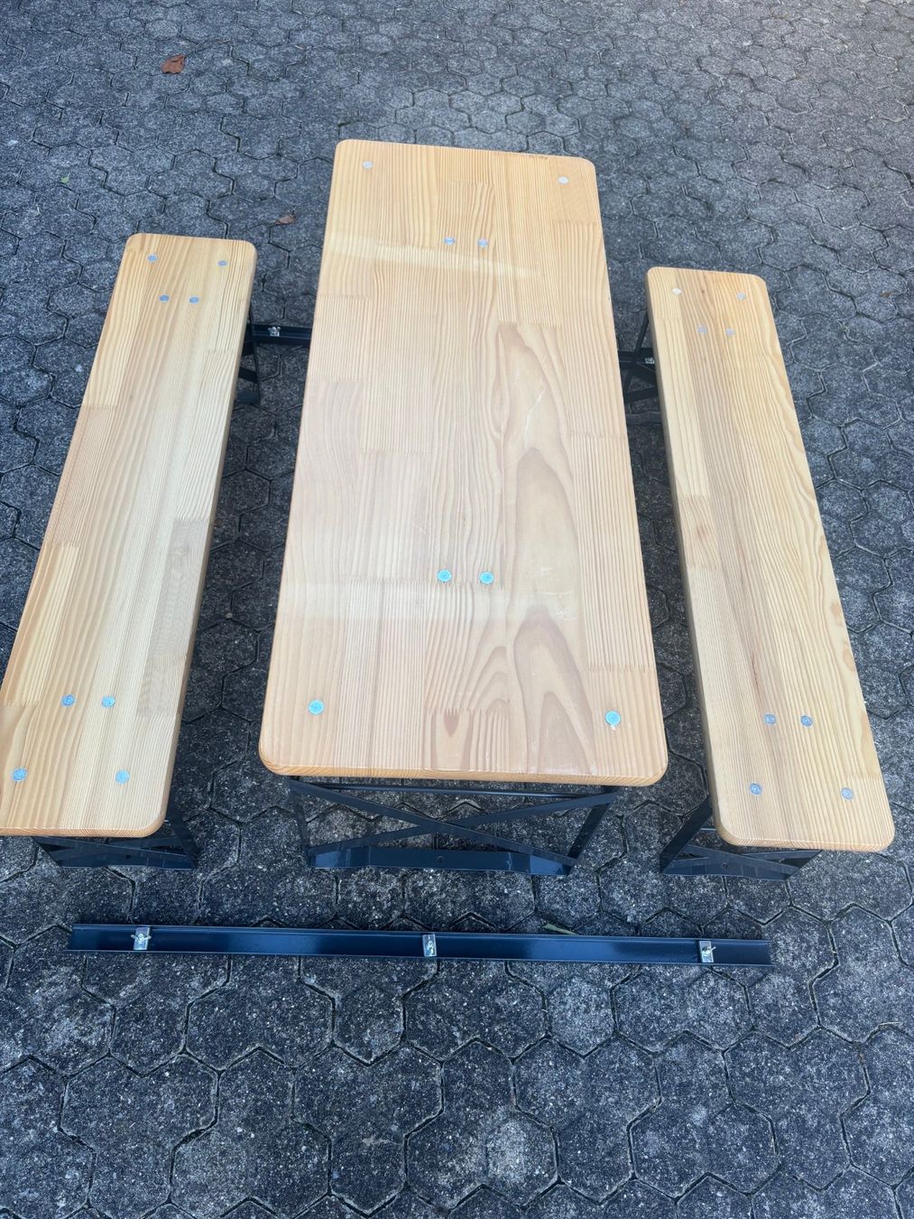Set di tavolo e panche: Kinder-Bankgarnitur – Usato da Boniswil venduto da Zephyr750