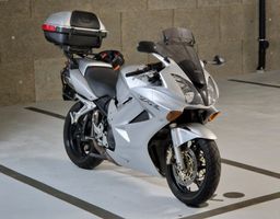 Honda VFR 800 ABS, Baujahr 2004, in sehr gutem Zustand.