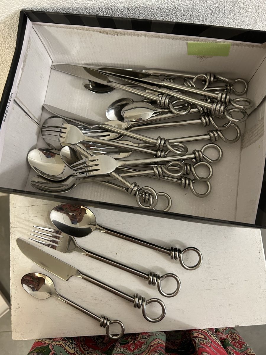 Set di posate: Set de couverts🍴 – Nuovo (secondo la descrizione) da Perroy venduto da MR6.