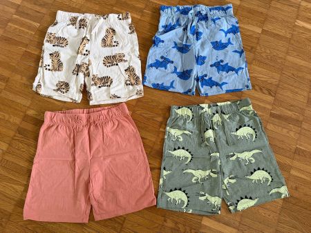 4 kurze Hosen & Trainerhose, Neu; Gr. 128