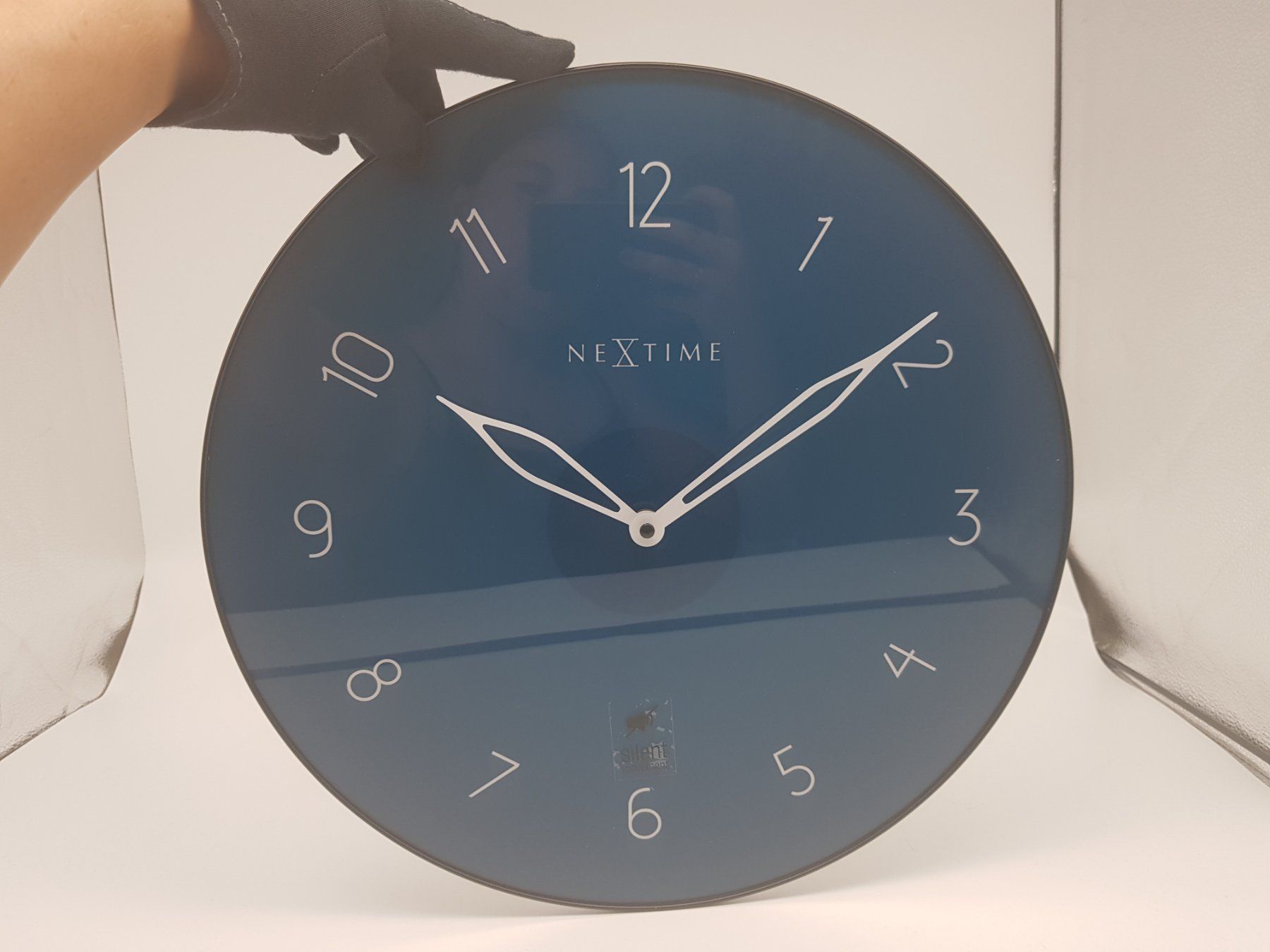 Montres: Carousel Wanduhr Blau Glas – Neuf avec emballage d'origine à Brugg AG par swiss.sales.force