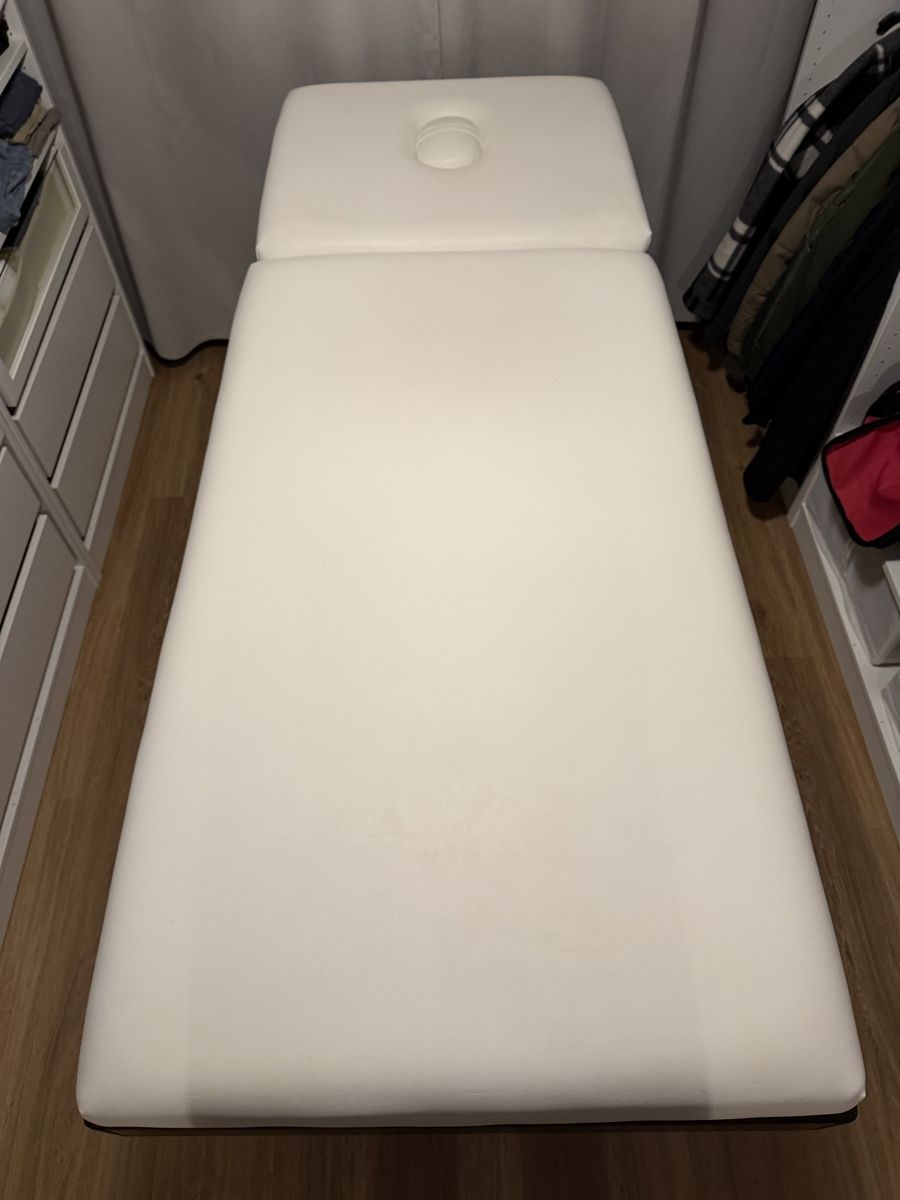 Kosmetik-& Massageliegen: Table de massage – Gebraucht aus Péry von Jes_n9g2 2