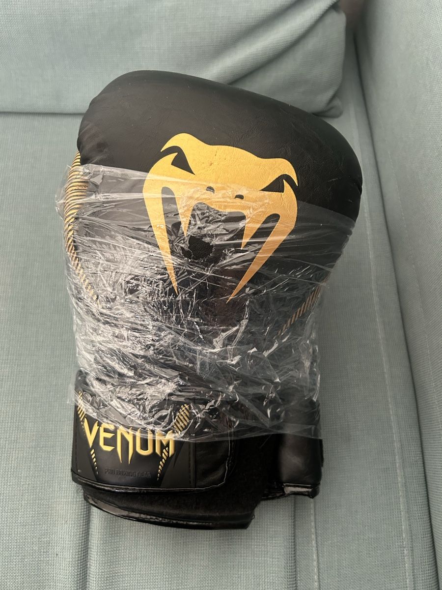 Venum Guanti & manicotti: Venum boxing gloves – Nuovo (secondo la descrizione) da Lausanne venduto da jan_w7k6