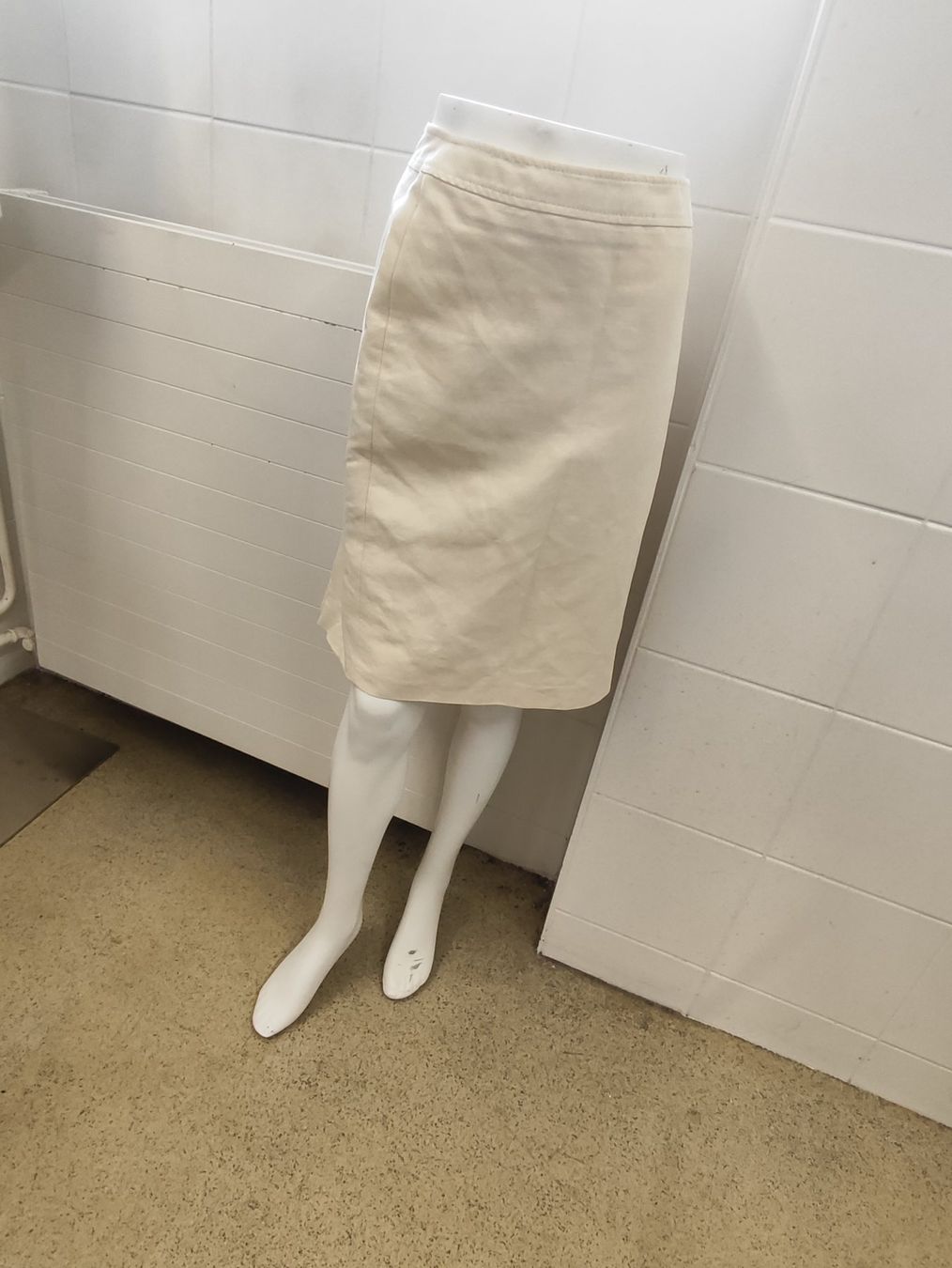 Max Mara Gonne: Max Mara Jupe GR 36 – Usato da Langnau am Albis venduto da Judithsebi