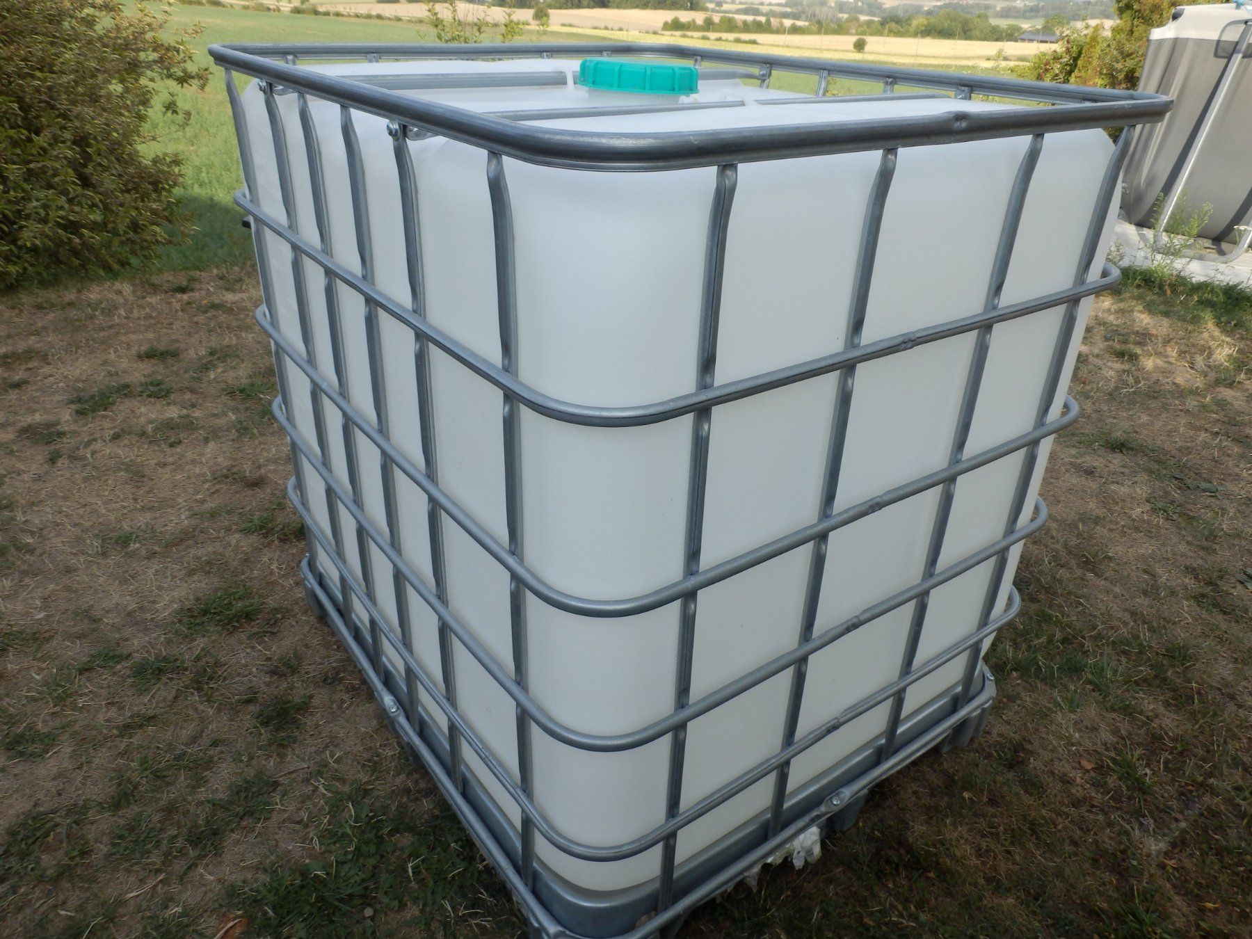 Abbeveratoi e trogoli: Cuve IBC de 1000 litre propre pour eau de pluie – Usato da Apples venduto da Photec18