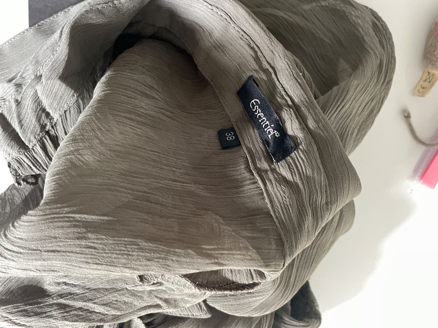 Camicette: Essentiel Sommer Bluse, Grösse 38, Khaki – Usato da Volketswil venduto da n_r_5gdf 1