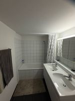 Spiegelschrank mit LED-Beleuchtung