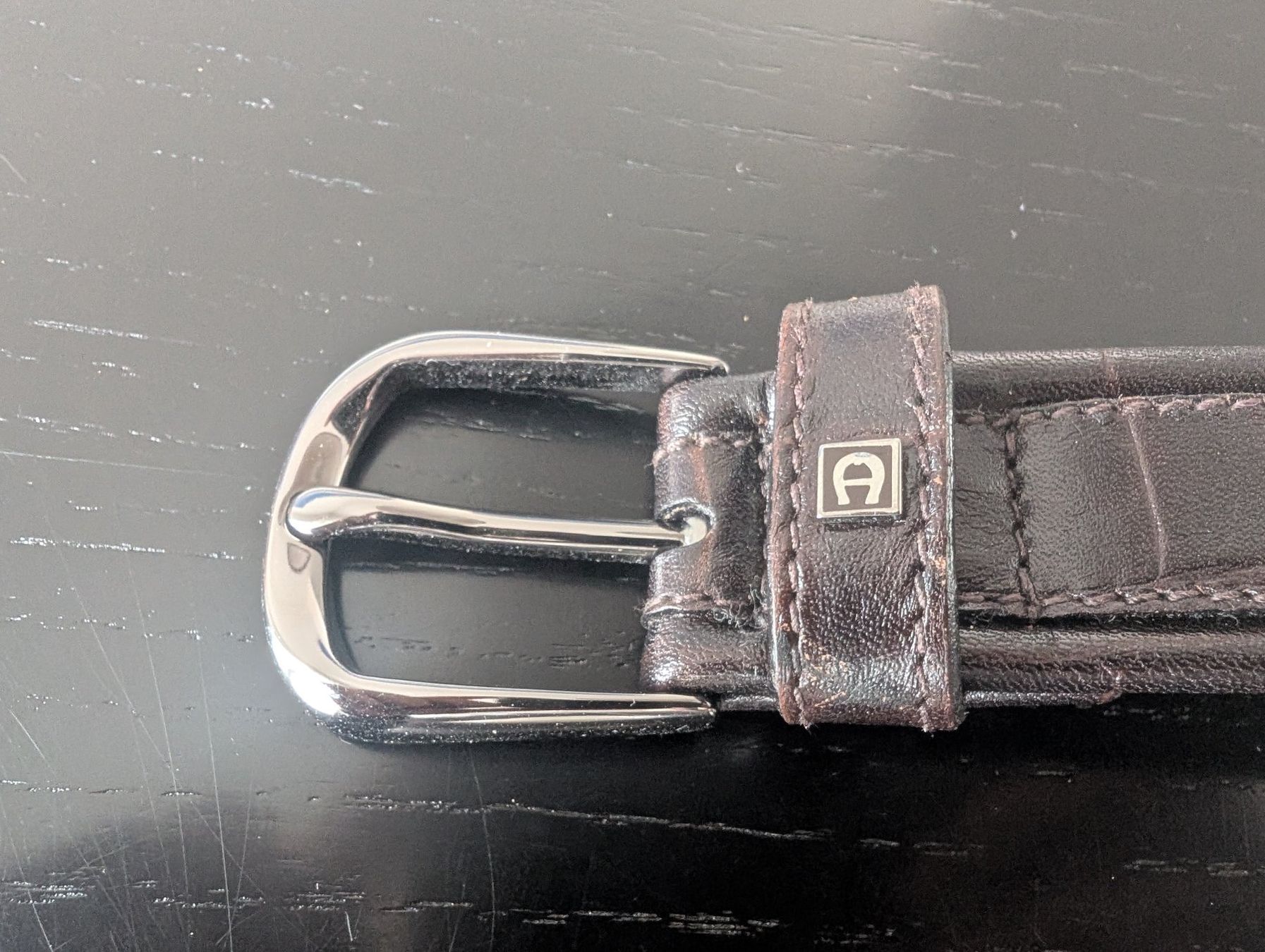 Cinture: Aigner Ledergürtel, Kroko-Optik, Dunkelbraun – Usato da Thalwil venduto da sultan03 1