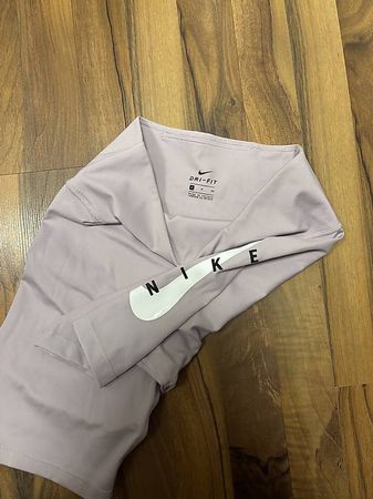 NIKE Sporthose kurz lila Gr. S