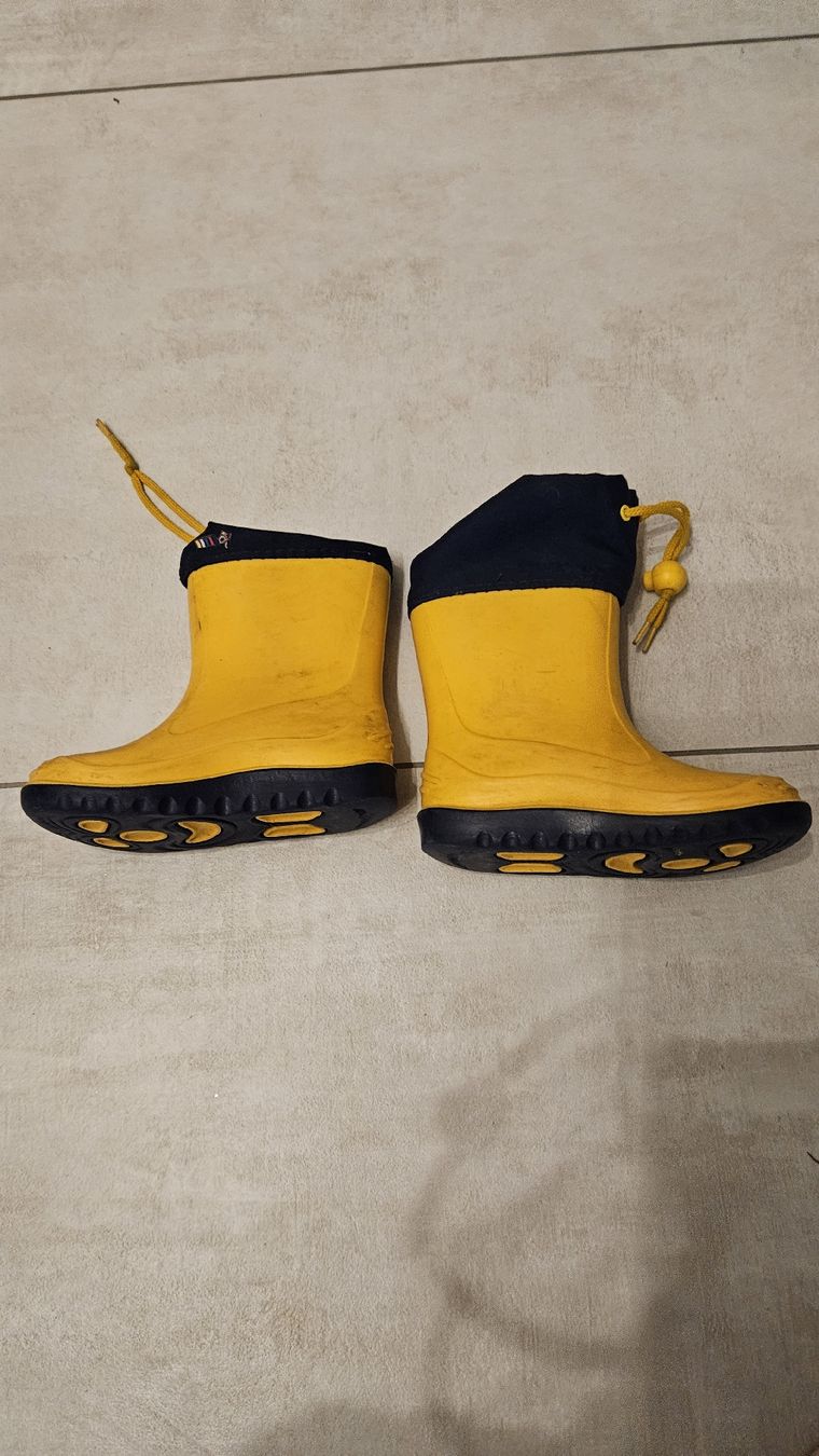 Schuhe für Jungen: kinder gummistiefel grösse 24 – Gebraucht aus Dübendorf von run4life 2