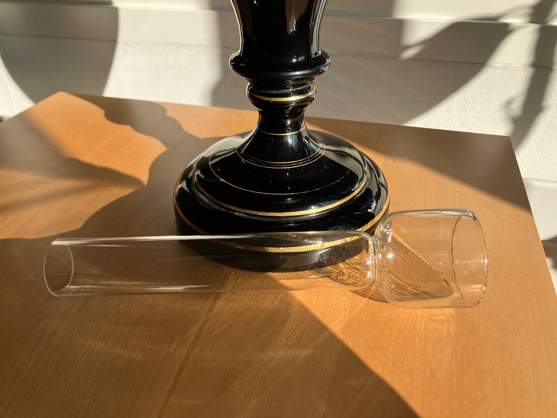 Lampes: Antike Petroleumlampe mit Emaillemalerei – D'occasion à Zürich par Chaya 7