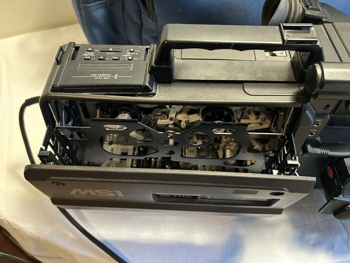 Panasonic Videocamere: Caméscope VHS Panasonic MS1  – Usato da Geneve venduto da Fil1997 4