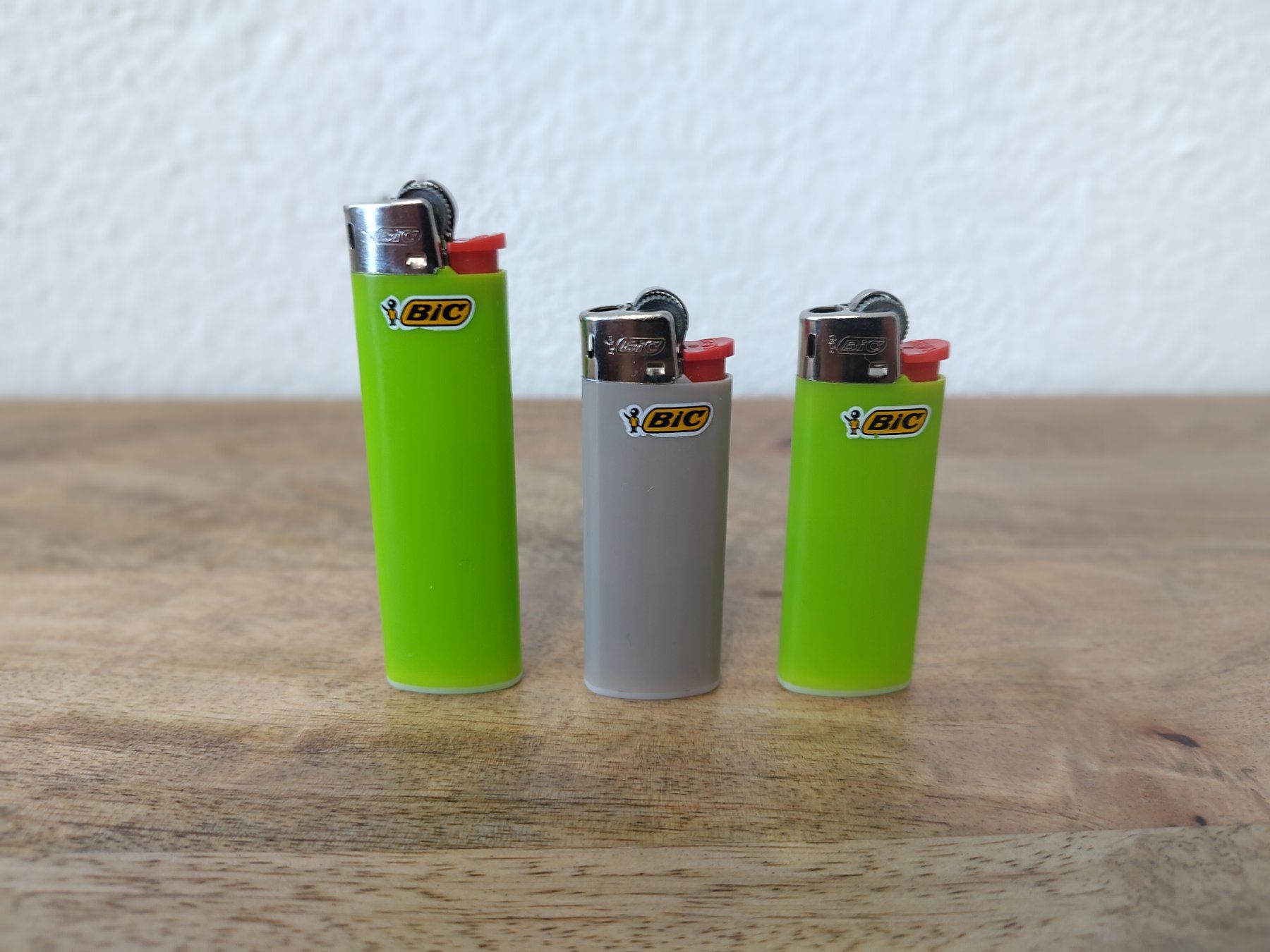 Bic Accendini: 3 BIC Feuerzeuge – Nuovo (secondo la descrizione) da Wangen SZ venduto da scherpa1