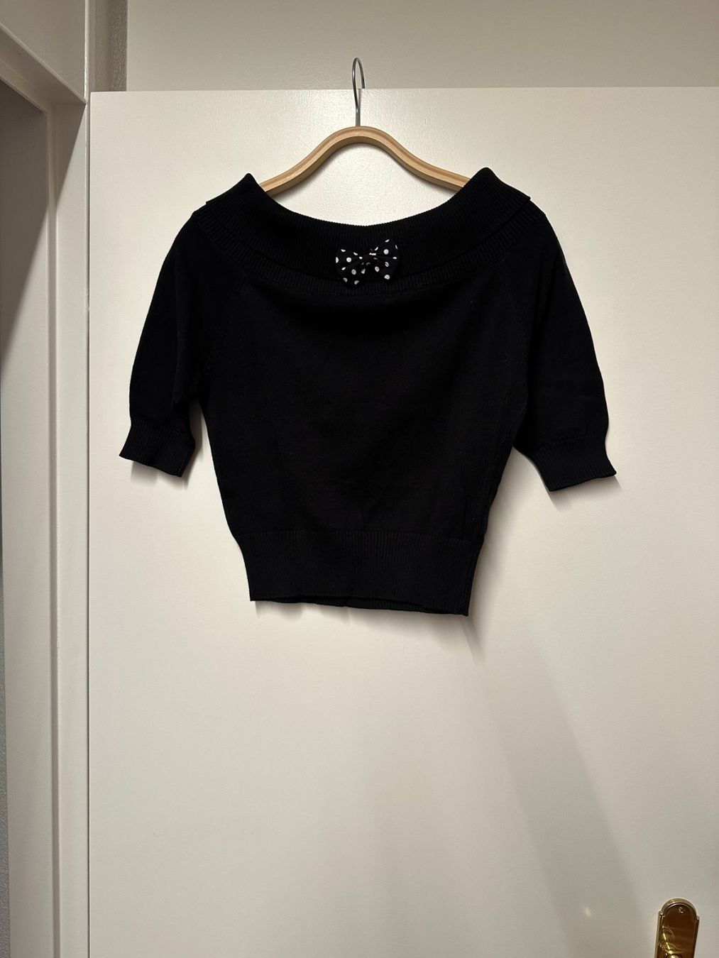 Maglioni & Felpe: Schwarzer Pullover mit U-Boot Ausschnitt – Nuovo (secondo la descrizione) da Rheinfelden venduto da Brise8