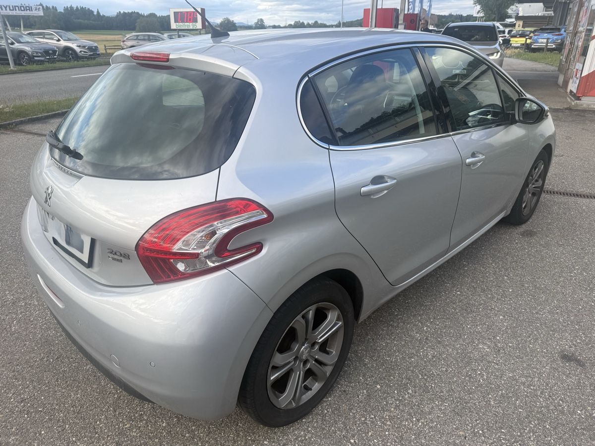 Peugeot Automobili: Peugeot 208 1.2  – Usato da Thun venduto da Nicks_Automobile 2