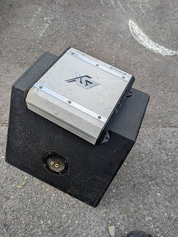 Haut-parleurs: Subwoofer und Verstärker  – D'occasion à Unterlangenegg par Toeneler_95 1