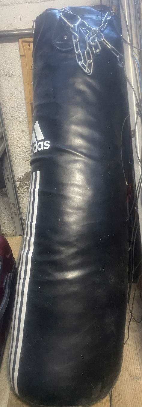 Sacchi da boxe: Boxsack Adidas 120cm und HIKU Boxhandschuhe – Usato da Bützberg venduto da moeide