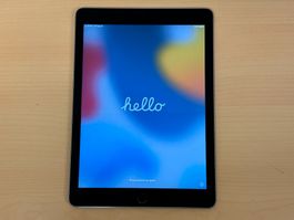 Apple iPad Air 2 Space Gray 64GB mit Ladekabel