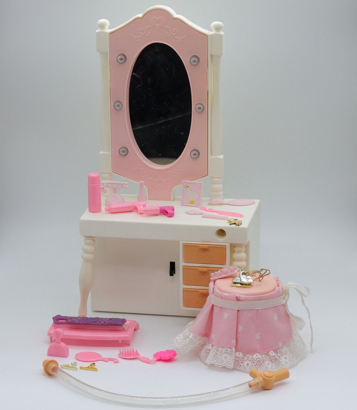 Barbie Case e mobili per bambole: Mattel Barbie Frisierkommode – Usato da Volketswil venduto da brockipfannenstil