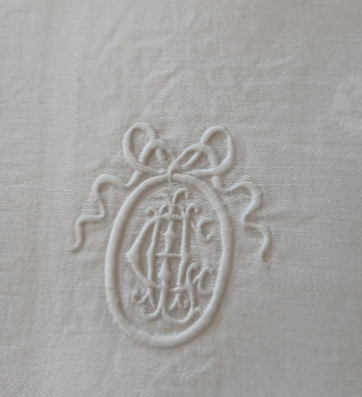 Tovaglioli: PARADE-SERVIETTEN weiss mit Monogram – Usato da Basel venduto da jea_xtz8