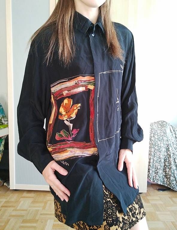 Camicette: Wunderschönes schwarzes Hemd mit auffälligem Print – Usato da Mägenwil venduto da VintageGirly 2