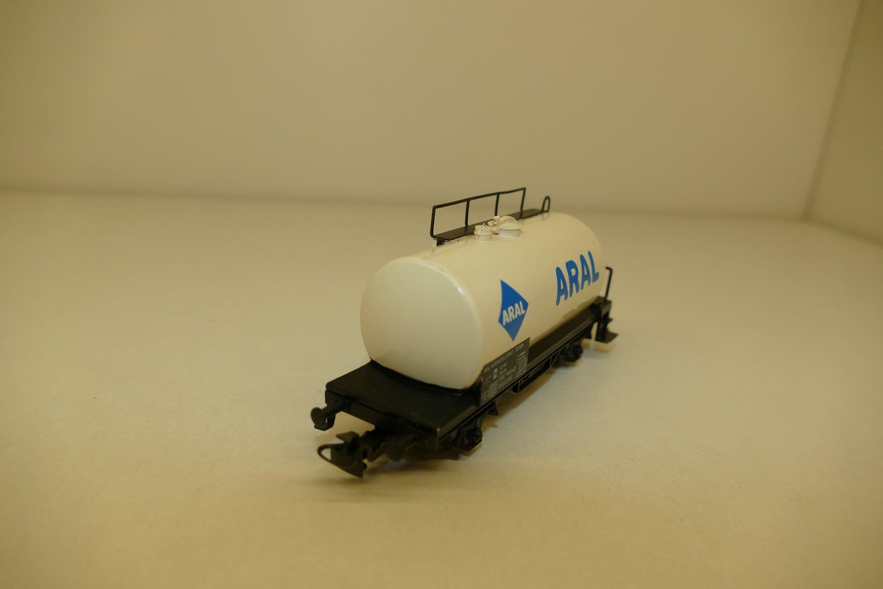 Märklin Modelleisenbahnen: Märklin H0: DB Kesselwagen Aral – Neu (gemäss Beschreibung) aus Niederhasli von rail-duerst 3