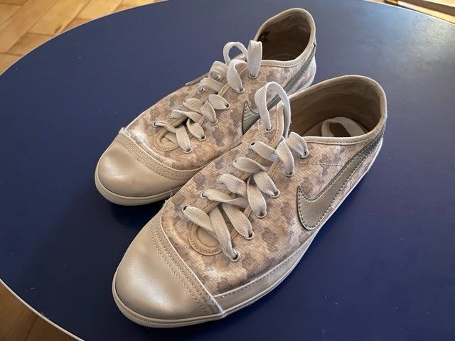 Nike Scarpe da donna: Nike Sneaker textil Gr. 38,5 – Usato da St.Gallen venduto da NOVEMBER01
