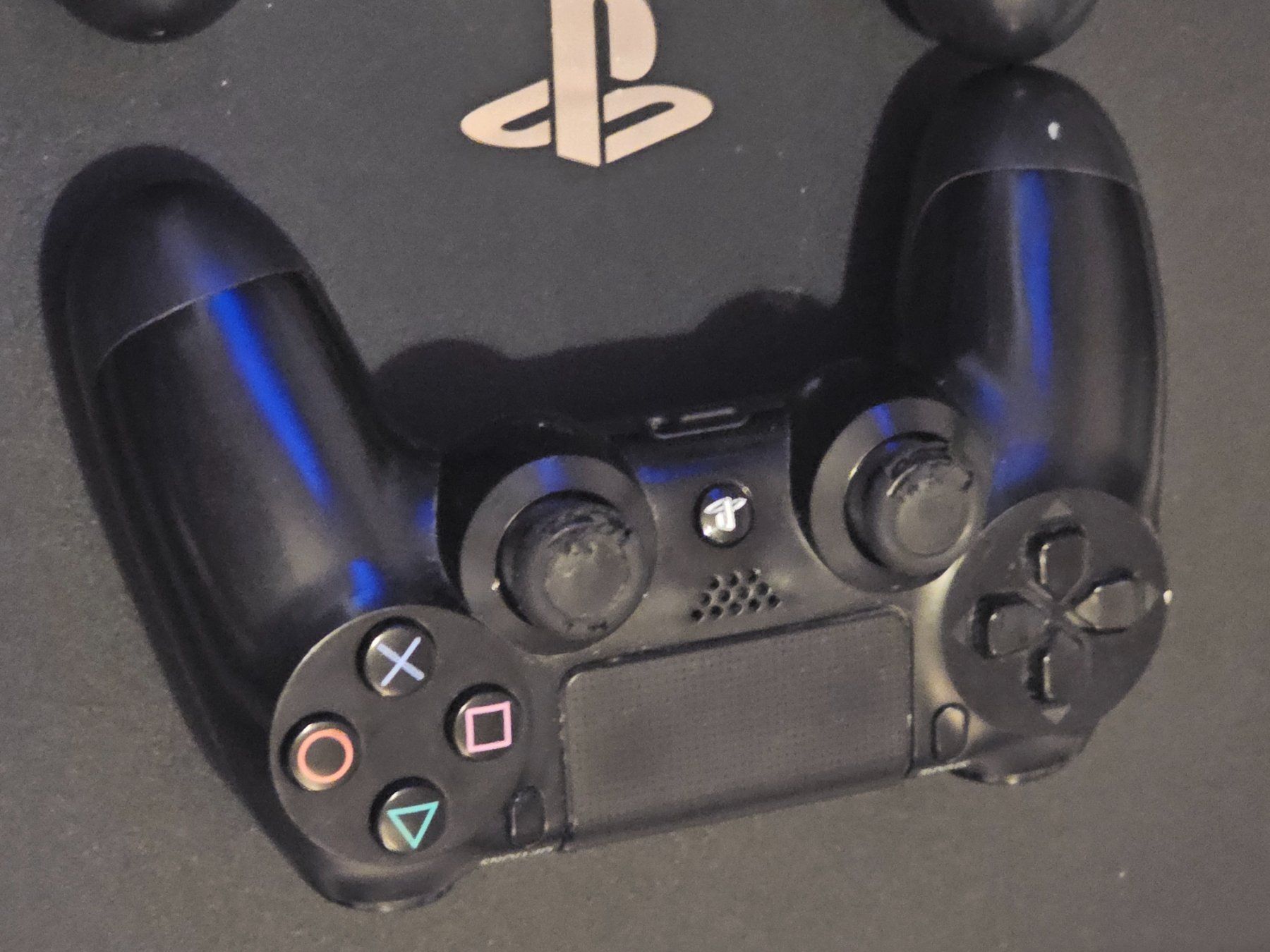 Sony Console: Console de jeu PlayStation 4 Pro + 2 manettes + cable alim – Usato da Veytaux venduto da HelvetiePixel 4