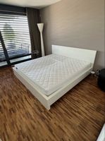 Handgefertigtes Schreinerbett 200 × 200 cm – matt weiss