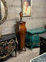 Sellette de style Louis XV en placage et marqueterie.