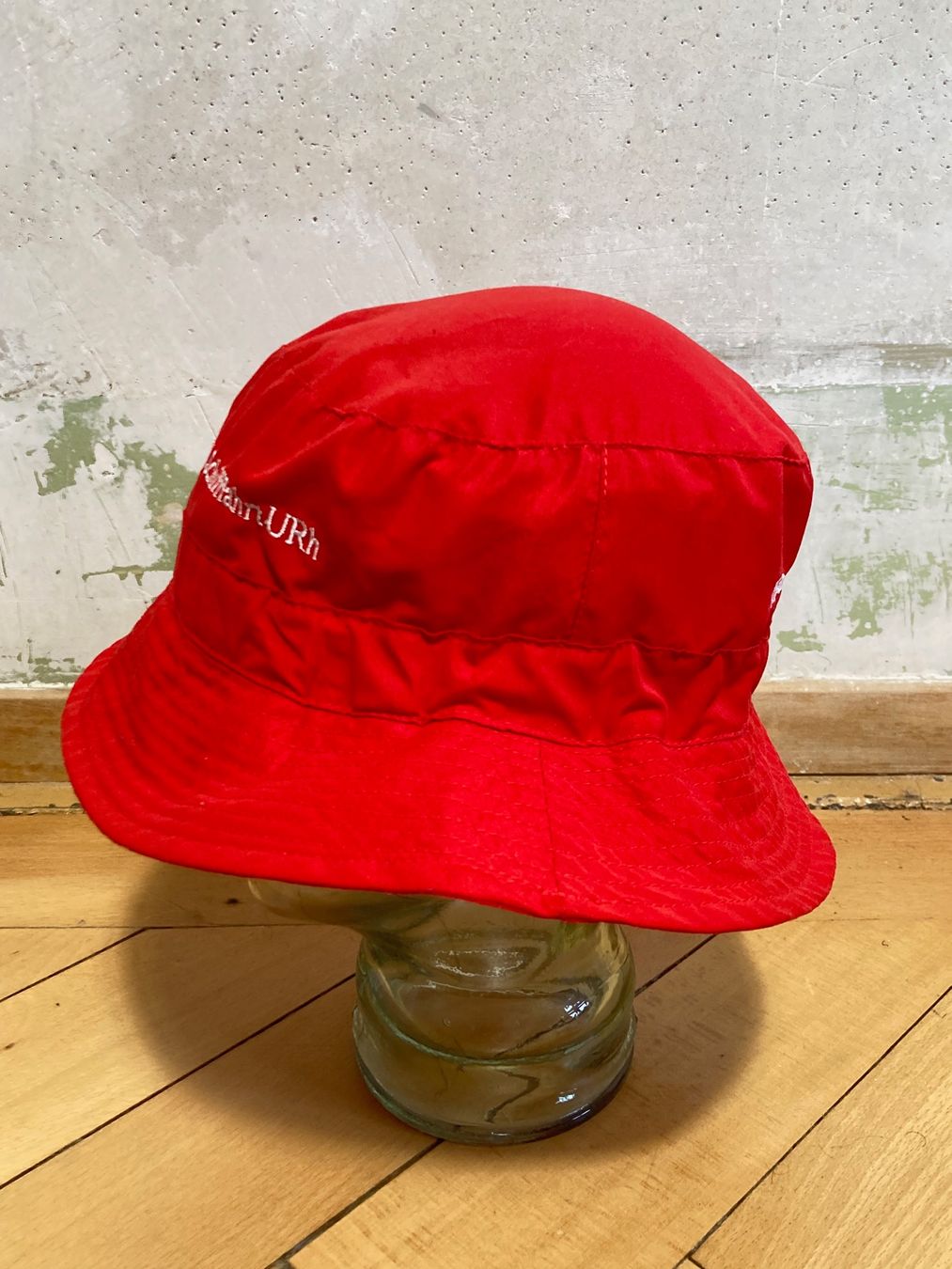 Copricapi, berretti & cappellini: Vintage Y2K Bob Ski Polizei – Usato da Zürich venduto da le_souk 1