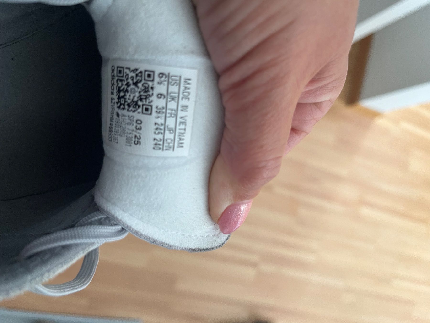Adidas Herrenschuhe: Adidas Hallenschuhe 39,5 – Gebraucht aus Kollbrunn von Giovanna1979 2