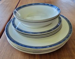 Royal Doulton "Atlanta" Tafelservice  blau/gold, Bone China 