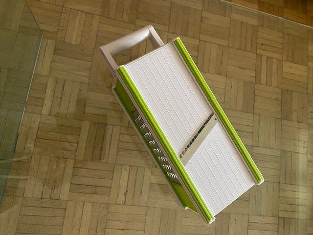Elettrodomestici da cucina: Reibeflächen 4 Gemüsehobel – Usato da Zürich venduto da Berta016