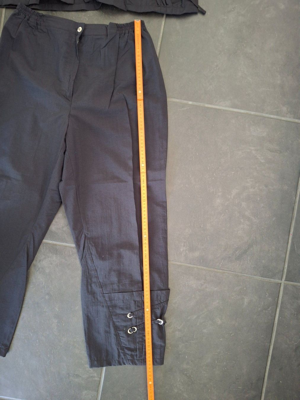 Lotti di vestiti: Schwarzes Set, Hose und Weste, Grösse 44/46 – Usato da WALTERSWIL SO venduto da thb_ybm8 1