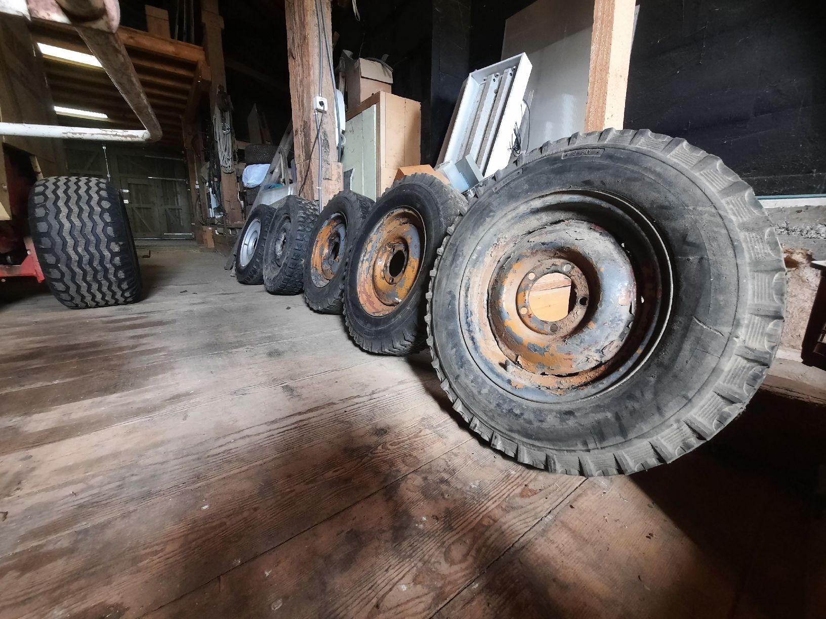 Jeep Pneumatici & Ruote complete: Roue pour Willys Jeep – Usato da La Ferrière venduto da sim_q8gs