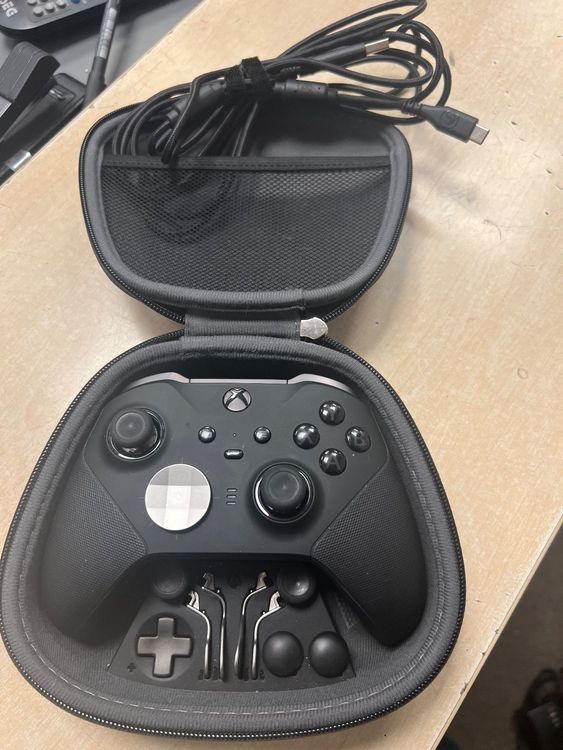 Xbox One Elite Series 2 Wireless Controler und USBC Kabel Kaufen auf Ricardo
