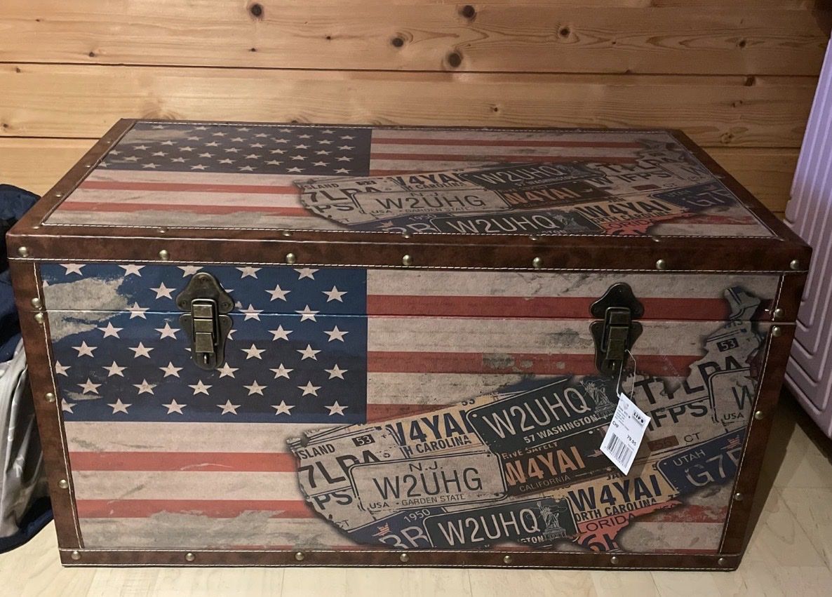 Cassapanche: Truhe USA Flagge Nummernschilder  – Nuovo (secondo la descrizione) da Ormalingen venduto da Wolkenlos44