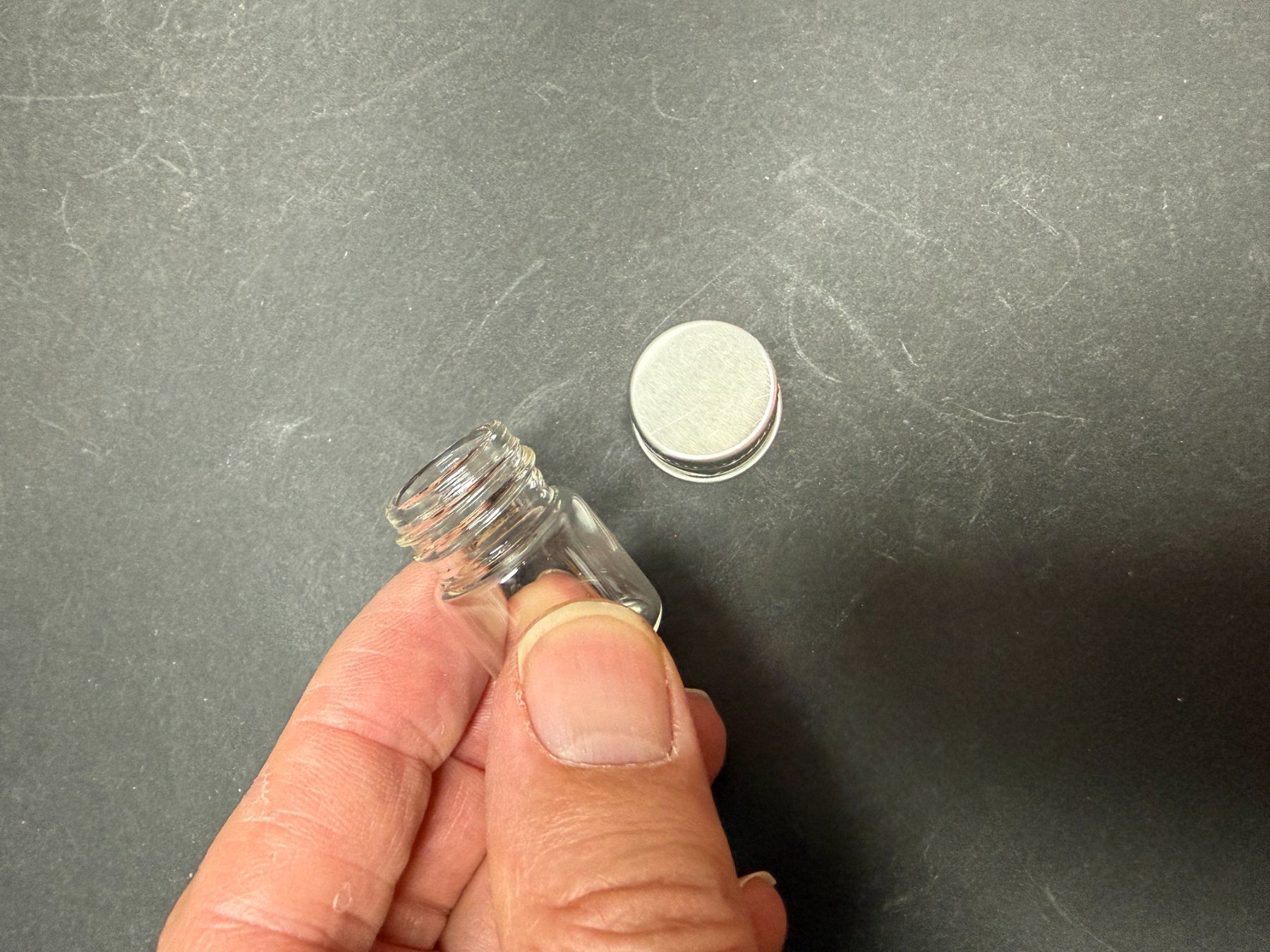 Contenitori & Simili: 40 Minigläschen 5 ml mit Schraubdeckel – Nuovo e nell'imballaggio originale da Lützelflüh-Goldb venduto da Elementis 3