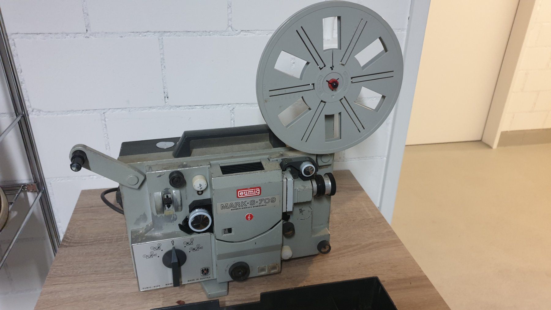 Home Cinema: Eumig Filmprojektor 8mm – Usato da Winterthur venduto da rowagner