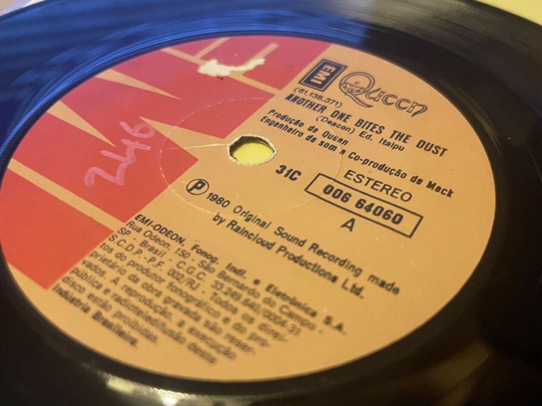 Vinyles: Queen Another One Bites The Dust 7’’ – D'occasion à founex par cetrarese01 2