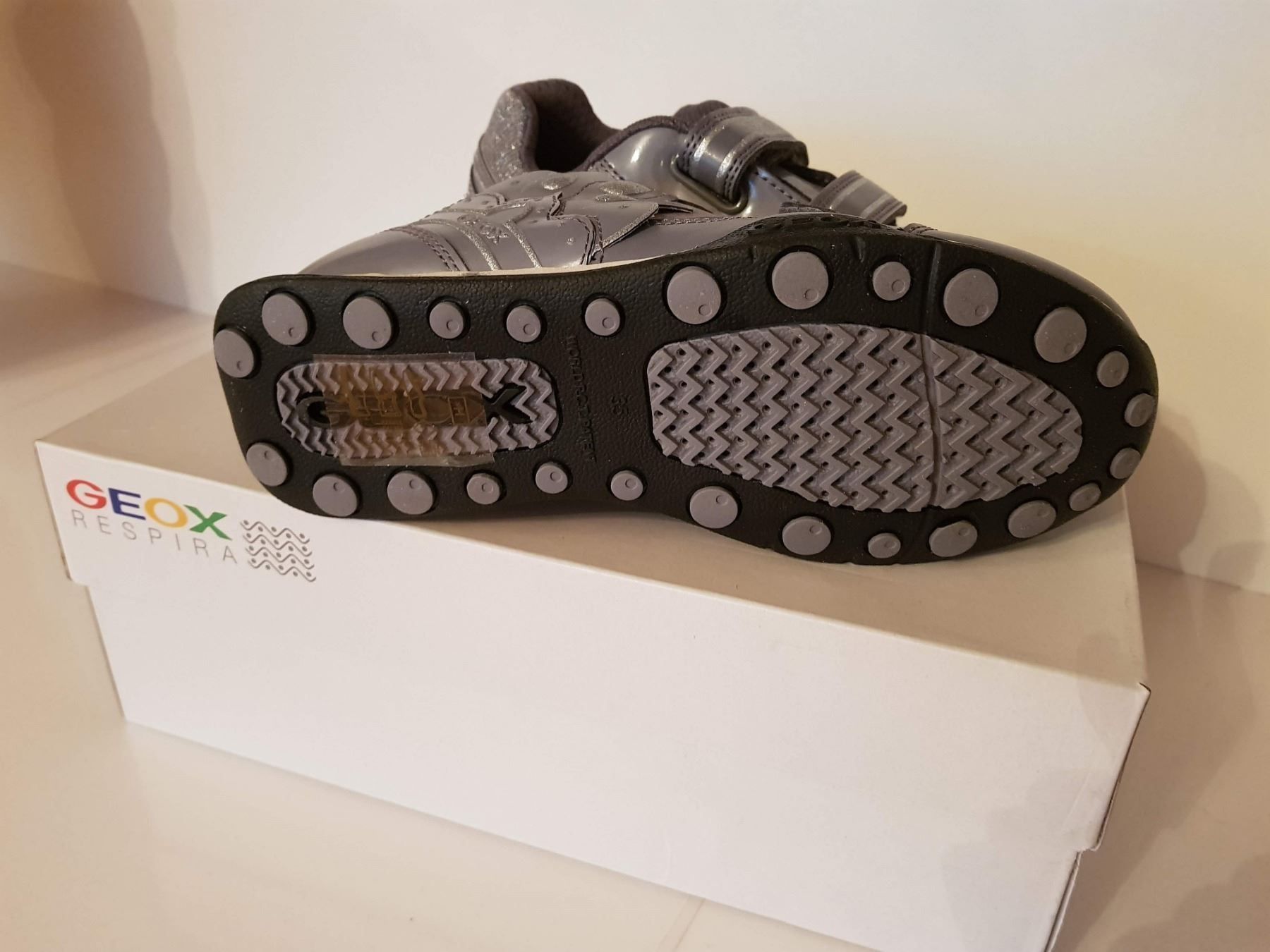 Geox Chaussures filles: Geox Sneaker mit Blinklicht Gr.35 – Neuf avec emballage d'origine à Reinach AG par innamac 4