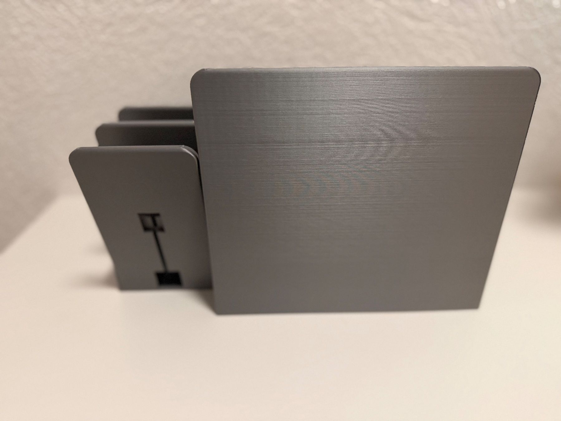 Sistemi di archiviazione: Support de bureau 3D pour clés et téléphone, gris – Nuovo (secondo la descrizione) da Ollon VD venduto da reefguard 2